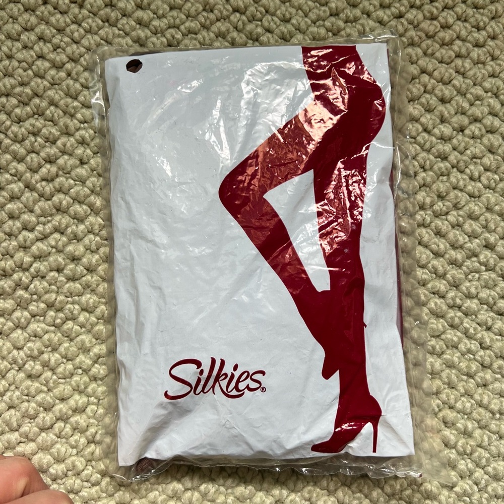 NIB Silkies Control Top in Beige/Honey-Model 070102